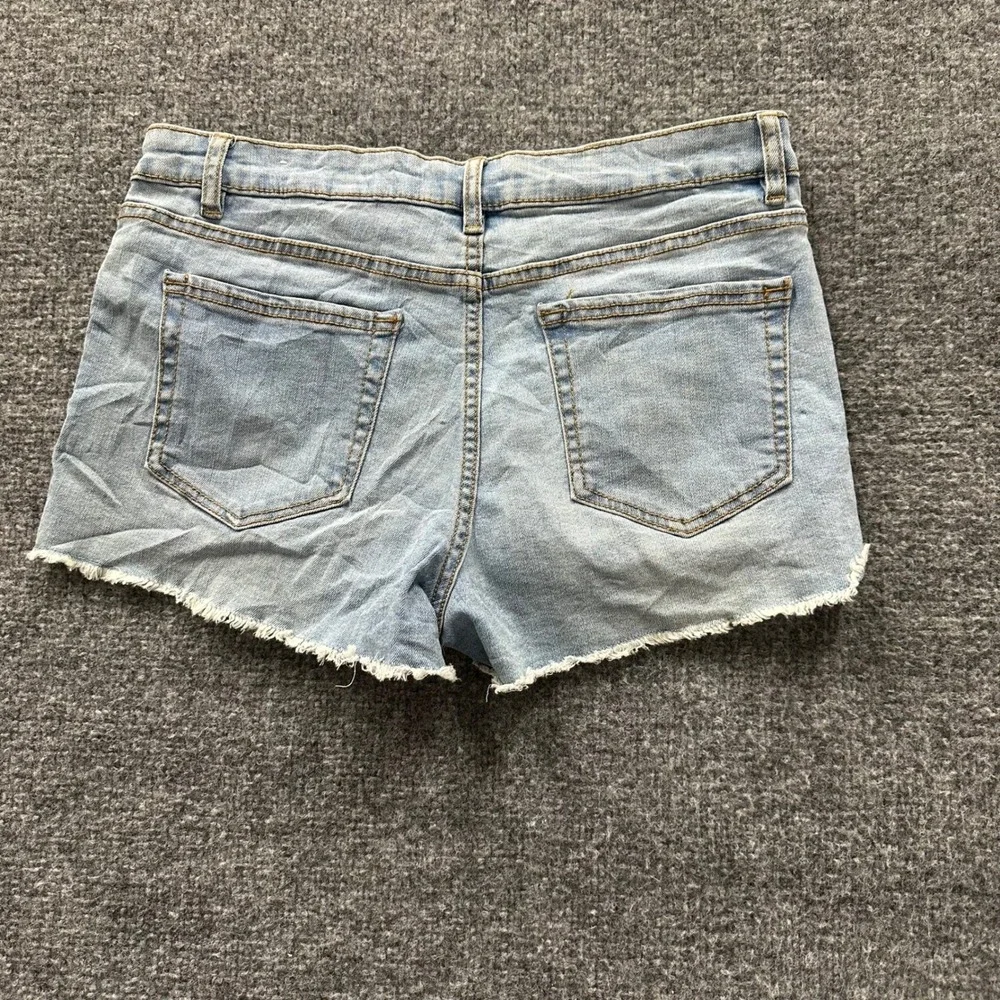 Pimkie Denim Shorts Womens Size 38 Light Wash Blue Raw Hem Casual Low Rise Jean